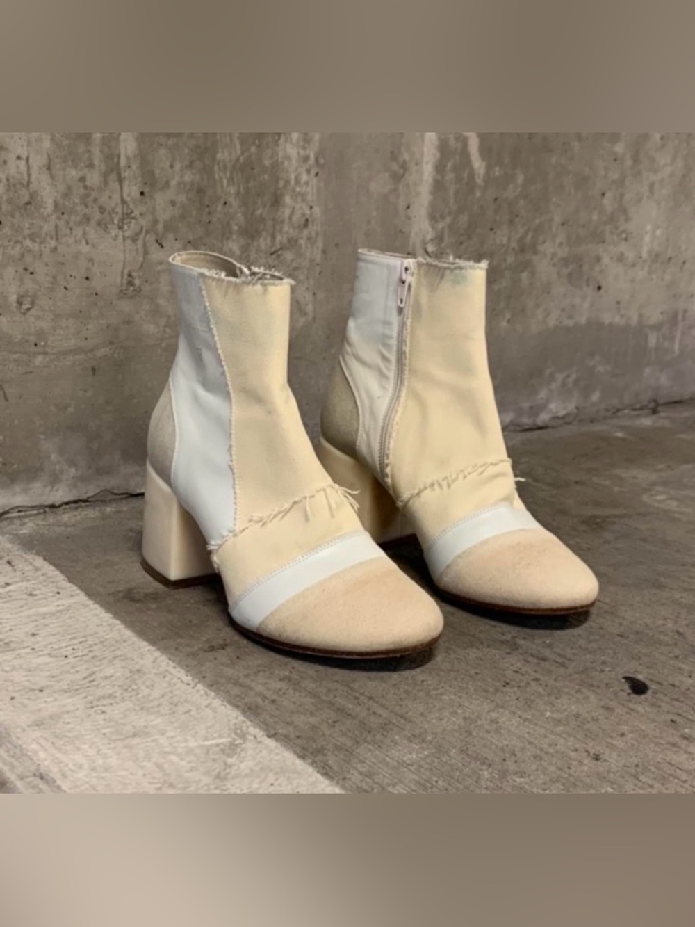 MM6 Maison Margiela Cream & White Mixed-Material Ankle Boots - Picture 4 of 7